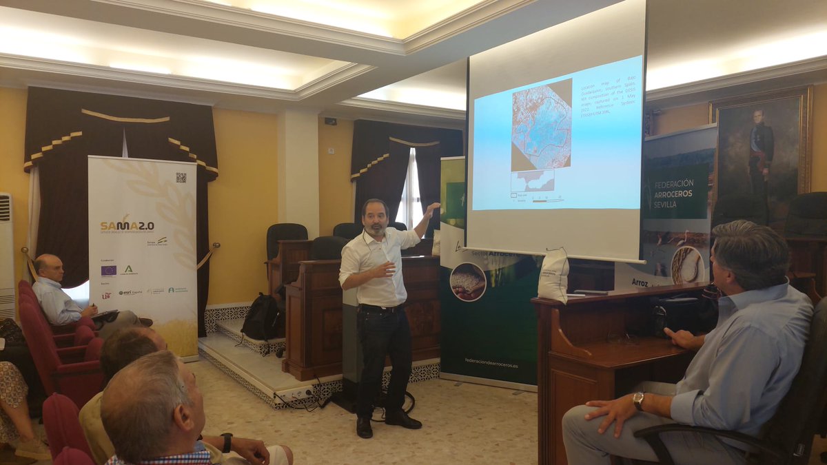 sama20ioteu's tweet photo. 📍 El @AytodeIslaMayor ha acogido hoy una jornada formativa para difundir entre los #arroceros de la margen derecha del río los avances conseguidos gracias al grupo operativo #SAMA20 

🛰️🗺️🌾@unisevilla @fedarroceros @Esri_Spain  @Anda_Multimedia 

👩🏻‍🌾🚜📲 #arroz #sostenibilidad #innovación
