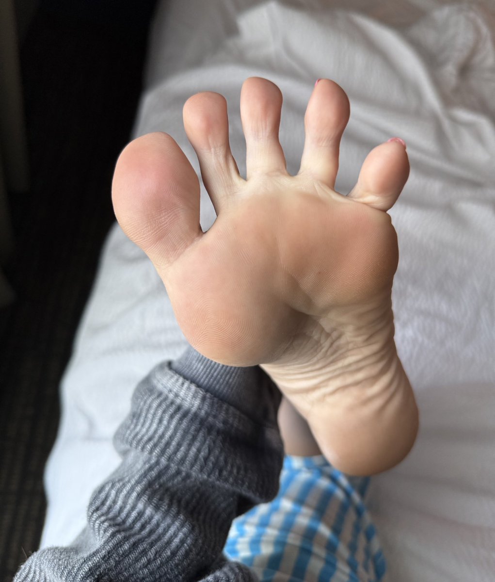 morning stretches 🐈‍⬛