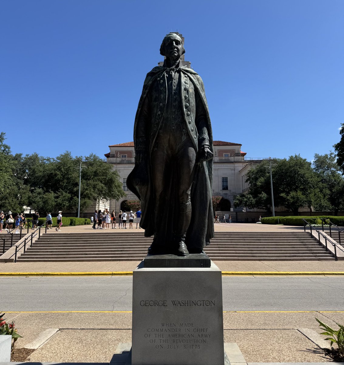 Einfach den Georg hier getroffen in Austin 🤠

Bist du verwandt mit dem <a href="/OfficialfarmaG/">farmaG</a>?