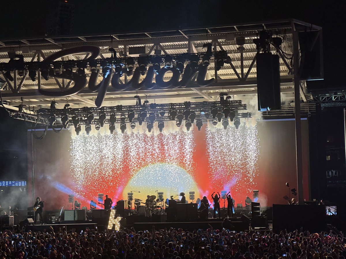 jflateau's tweet photo. Wow, #CiscoLive San Diego! So much innovation in one week, spanning autonomous networking, AI connectivity, and non-terrestrial networking. There’s also on-demand sessions if you missed anything. 

Explore on-demand sessions ⏯️ 
https://t.co/V6q9qOnfXo 

#CiscoServiceProvider https://t.co/wc5ovCmygR