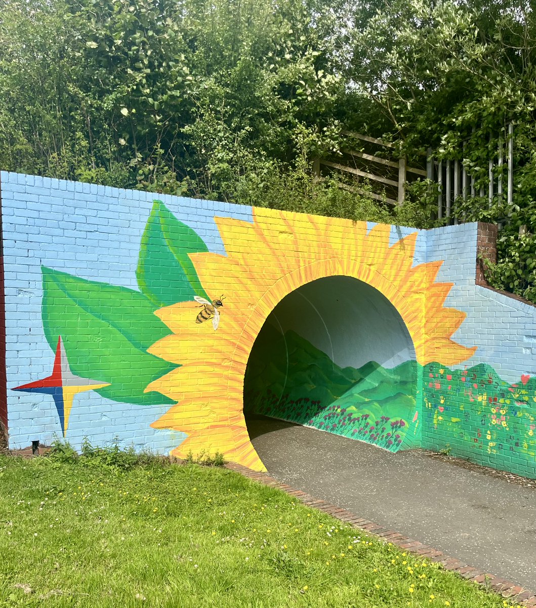 Today, Provost Duffy and Equalities Champion Cllr Khan visited the vibrant new mural in Wishaw, a stunning creation by Ukrainian refugees that has transformed the tunnel between Pather and Gowkthrapple.

This artwork is a colourful thank you to the people of Wishaw for such a