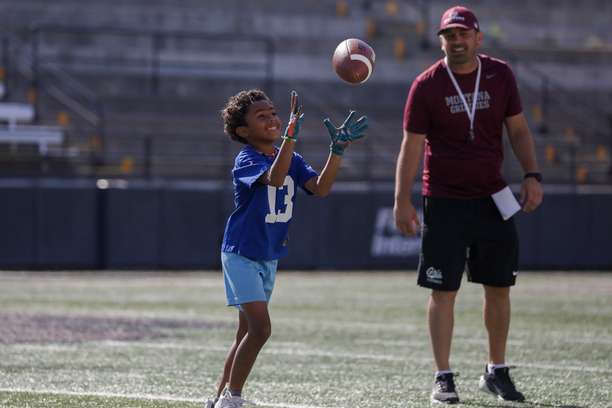 MontanaGrizFB's tweet photo. Kids camp season in full swing!
#FutureGriz https://t.co/WdS4oS7y7Y