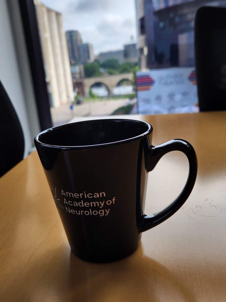 Talking headache with the Neurology interns during bootcamp at the AAN #headache <a href="/UMNNeuroRes/">UMNNeuroRes</a>