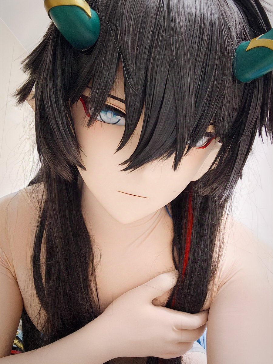 小黑猫很担心你，今晚一起睡吧

#kigurumi #着ぐるみ 
#饮月君 #ImbibitorLunae 
#崩坏星穹铁道 #HonkaiStarRail
