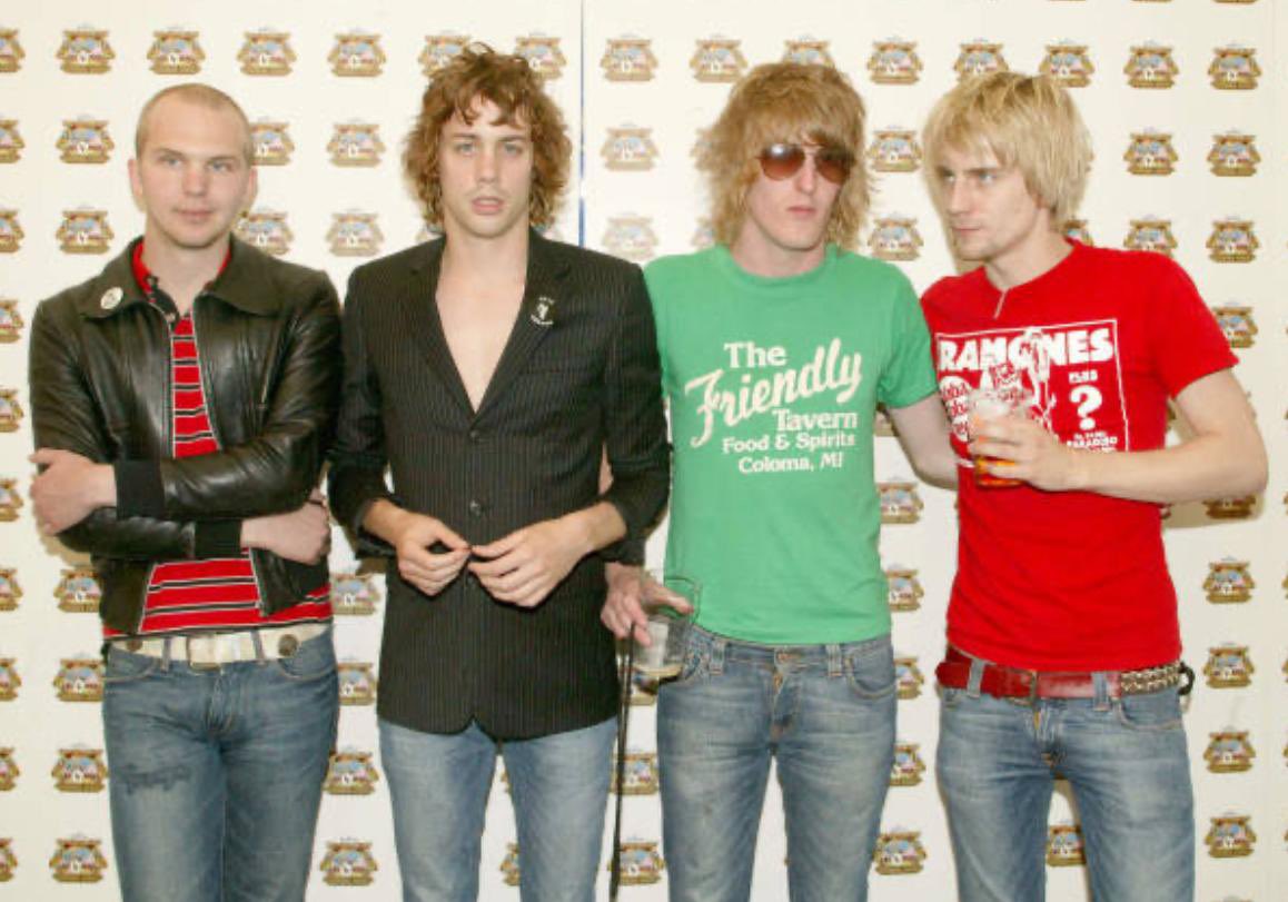 Razorlight's tweet image. We’re excited to play the @IsleOfWightFest this weekend. Here’s us there 20 years ago… has much changed? 

#razorlight #indie