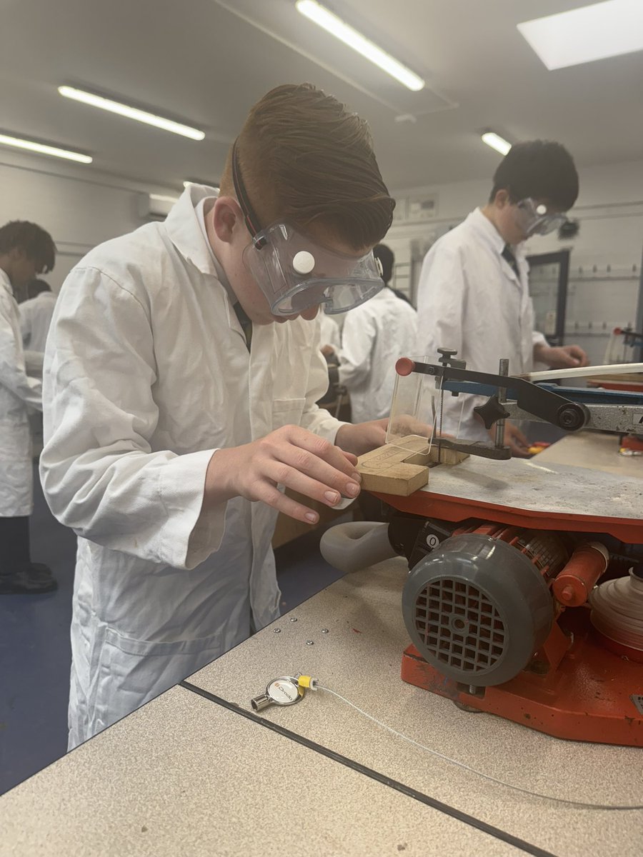 WGSBDesignTech's tweet image. Year 8s turned up the volume in the workshop this week! 🔊🛠️

Putting our workshop (and lovely new Hegner saws) to the test, they drilled, shaped, and sanded their way through the passive amp project. Hands-on, full focus, and a whole lot of sawdust! 💪🌪️