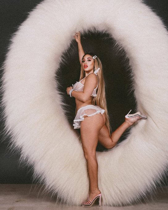 Watch Abella Danger's leaked NSFW photo on TwXstars