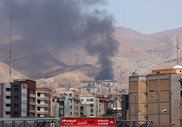 (Nota especial) Tensión Israel-Irán: un conflicto que sacude al mundo y amenaza con desatar nuevas crisis goo.su/NkVuE #NM935