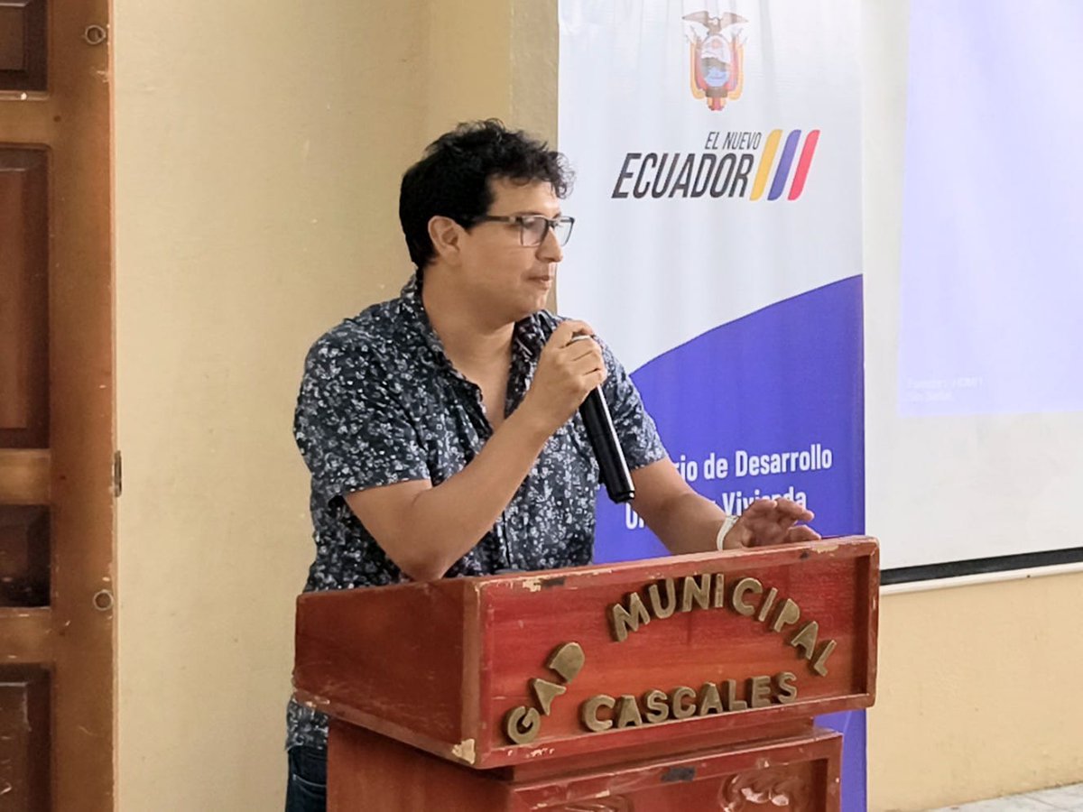 desarrollourbep's tweet photo. #ElNuevoEcuadorNoSeDetiene y la #VDUEP tampoco. Hoy, en el cantón Cascales de Sucumbíos, socializamos con la comunidad el proyecto para construcción de 138 viviendas y que tendrá una inversión de 3.5 millones de dólares.
#ViviendaDignaParaTodos #viviendaydesarrollourbanoep https://t.co/fXliLGO15b