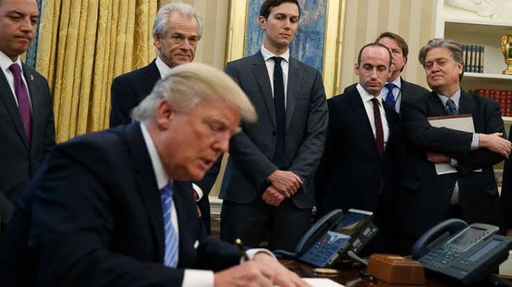 🔴 ABD’li yetkililere göre Trump, İran’a karşı savaşa katılmayı ve nükleer tesislerine yönelik saldırı başlatmayı ciddi şekilde değerlendiriyor.

🗞️ Axios