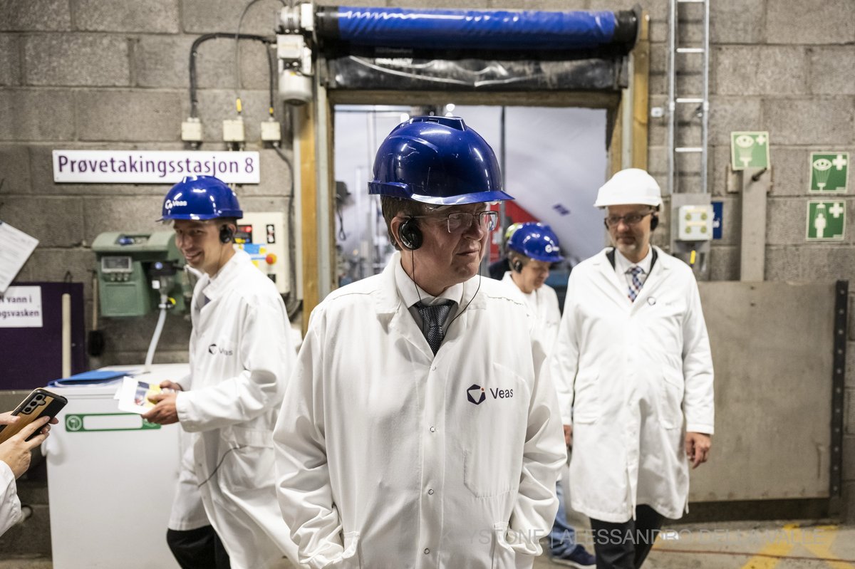 Carbon capture, directly on site

Last item on the programme: Visit to a wastewater treatment plant near Oslo, where CO₂ will be captured directly from exhaust gases. Technologies like these are central to net-zero targets – in Switzerland too.

➡️ news.admin.ch/en/newnsb/2yqk…