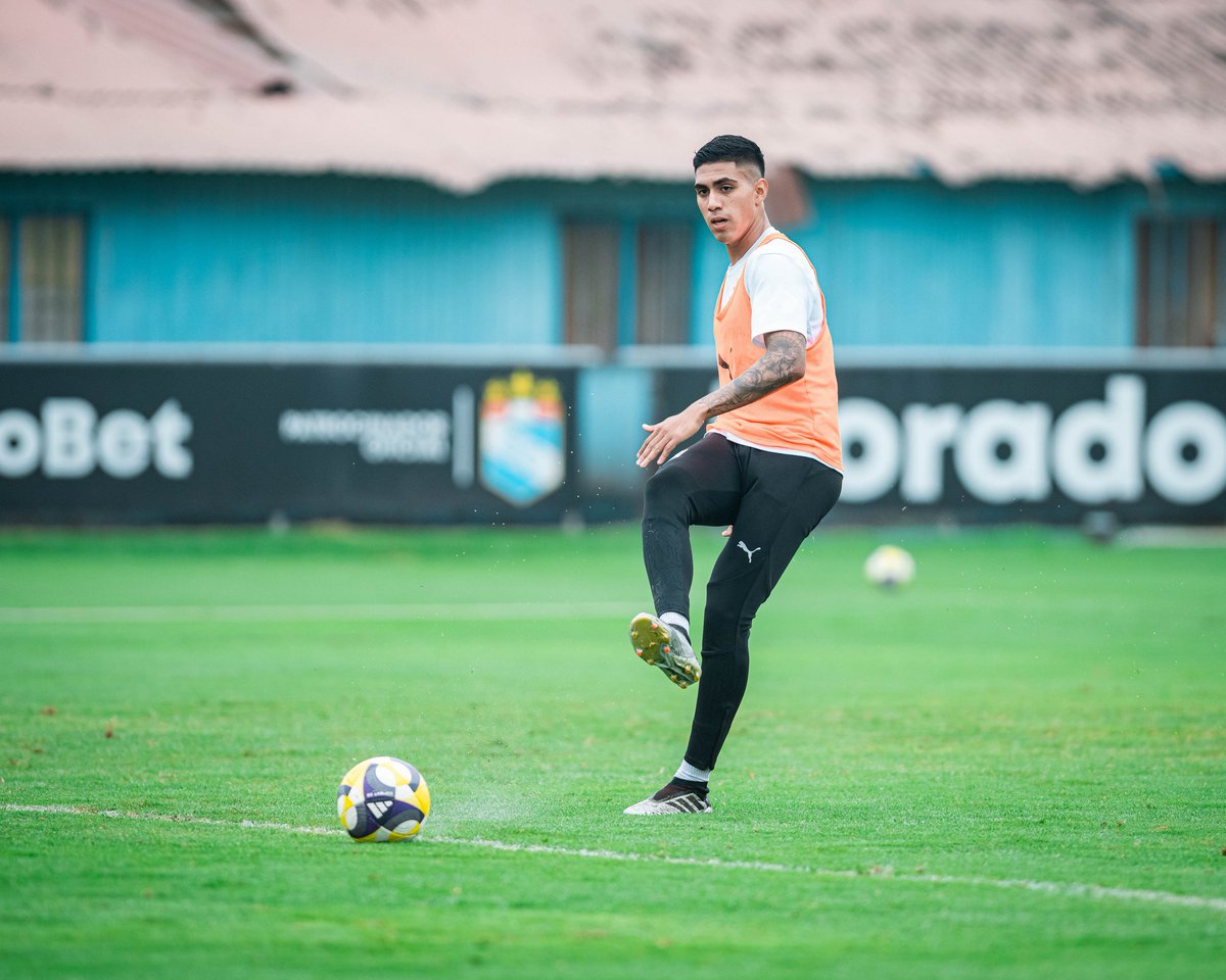 🔛 Martes 💪
▶️ Entrenar y enfocarse en el siguiente partido 🔜 Los Chankas ⚽

#FuerzaCristal