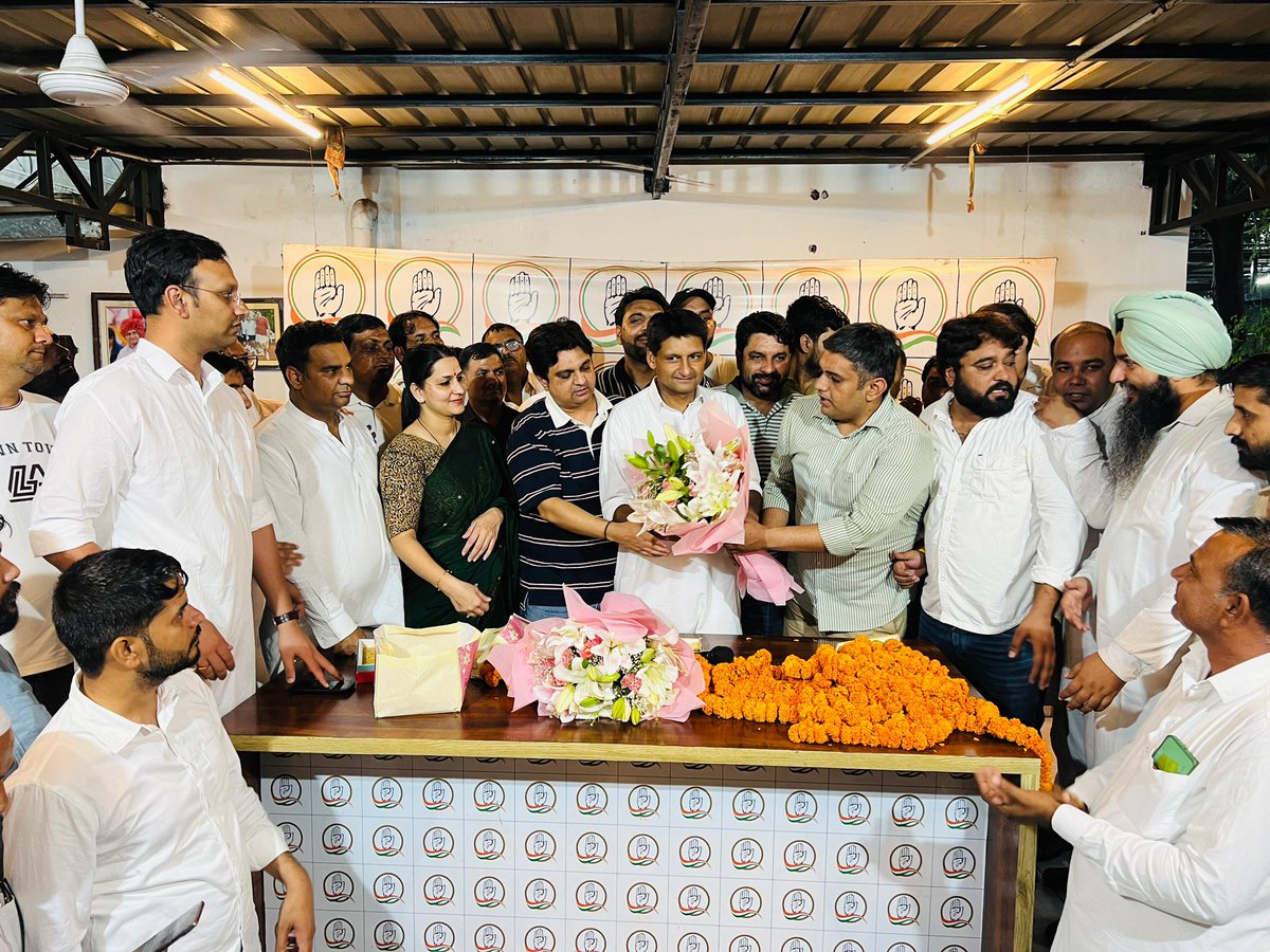 Tarun Tewatia तरुण तेवतिया (@taruntewatia14) on Twitter photo आदरणीय पूर्व मंत्री श्री सुखबीर कटारिया जी के सुपुत्र <a href="/TeamDeepender/">Team Deepender INC</a> के सदस्य भाई <a href="/kataria_nishit/">Adv Nishit Kataria</a> को हरियाणा युवा कांग्रेस का प्रदेश अध्यक्ष निर्वाचित होने पर आज सभी युवा साथियों के साथ लोकप्रिय जननेता सांसद श्री <a href="/DeependerSHooda/">Deepender Singh Hooda</a> जी से मुलाक़ात कर आशीर्वाद लिया।
<a href="/ParagSharmaINC/">Parag Sharma</a> आदरणीय पूर्व मंत्री श्री सुखबीर कटारिया जी के सुपुत्र <a href="/TeamDeepender/">Team Deepender INC</a> के सदस्य भाई <a href="/kataria_nishit/">Adv Nishit Kataria</a> को हरियाणा युवा कांग्रेस का प्रदेश अध्यक्ष निर्वाचित होने पर आज सभी युवा साथियों के साथ लोकप्रिय जननेता सांसद श्री <a href="/DeependerSHooda/">Deepender Singh Hooda</a> जी से मुलाक़ात कर आशीर्वाद लिया।
<a href="/ParagSharmaINC/">Parag Sharma</a>