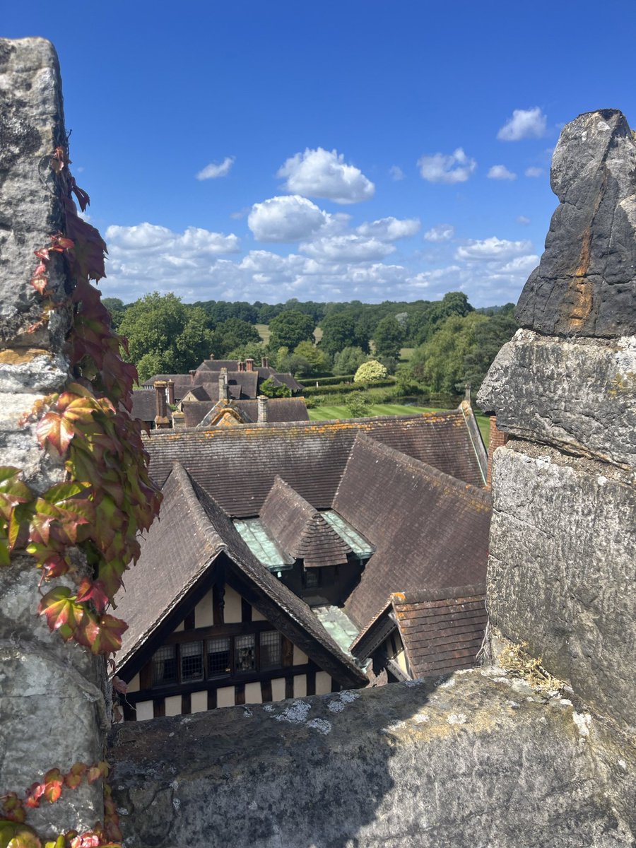 A peep through #HeverCastle’s mediaeval crenels on a spectacular, sunny day #LoveMyJob ❤️