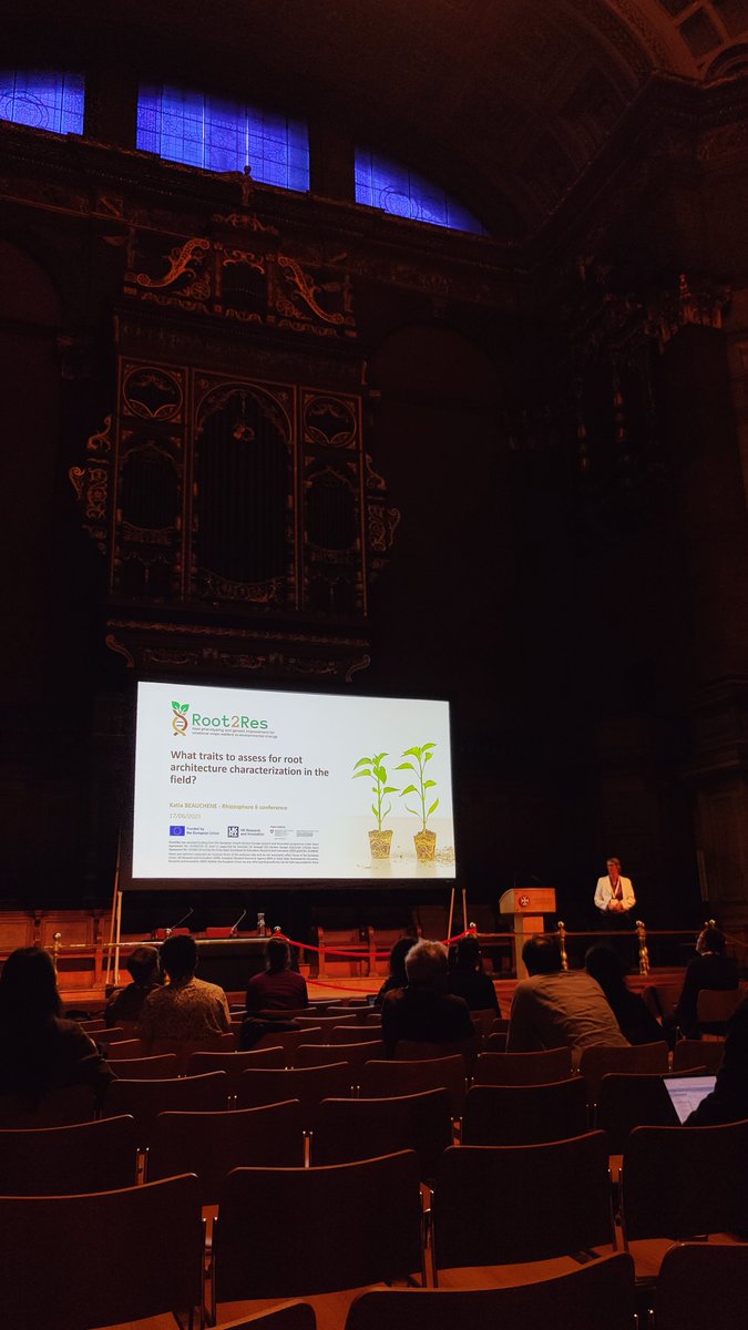 EithneBrowne's tweet image. A beautiful setting for #Rhizosphere6 conference in Edinburgh. Great to catch up with the @Root2Res crew, compare notes on 2025 trials, and discover how researchers across the world are exploring the soil and root #microbiome.