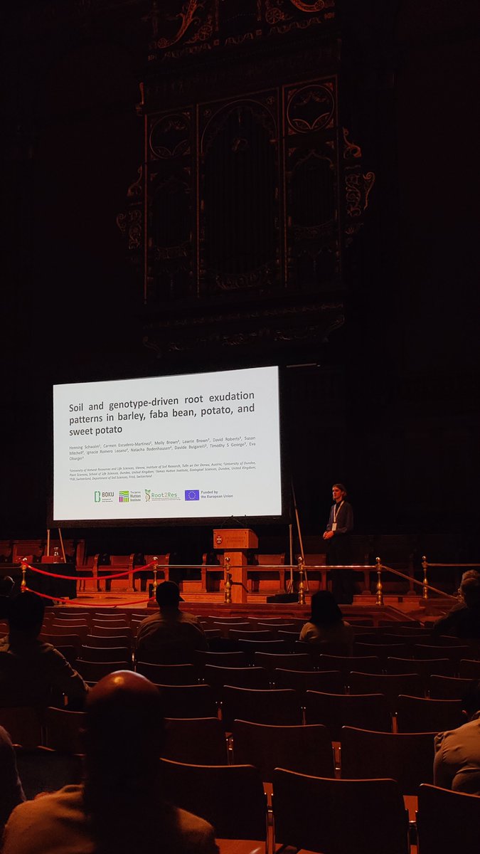 EithneBrowne's tweet image. A beautiful setting for #Rhizosphere6 conference in Edinburgh. Great to catch up with the @Root2Res crew, compare notes on 2025 trials, and discover how researchers across the world are exploring the soil and root #microbiome.