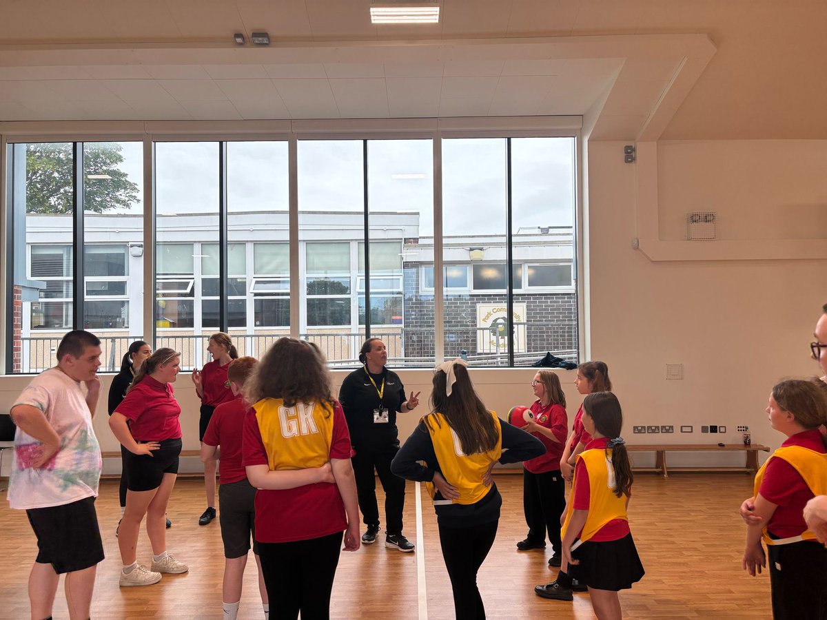 PCABlackpool's tweet photo. We welcomed @Englandnetball to deliver a pilot national programme to some of our pupils this afternoon. The pupils loved learning new skills and the rules of the game. A big thank you to Daisy and Jenny for the session #PCAbeactive @SchoolGamesBPL @YouthSportTrust @SeaViewTrust https://t.co/vgZBnzU7Qe
