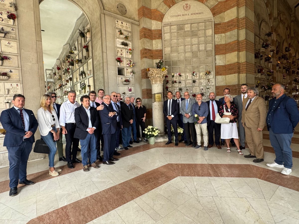 Oggi eravamo in tanti a ricordare Enzo #Tortora e i quasi 1000 innocenti ogni anno privati della propria libertà.
È ora di istituire una Giornata nazionale in memoria delle vittime degli errori giudiziari.

Con <a href="/avvbenedetto/">Giuseppe Benedetto</a> <a href="/andrea_cangini/">Andrea Cangini</a> <a href="/gaiatortora/">Gaia Tortora🐦</a> <a href="/matteohallissey/">Matteo Hallissey</a>