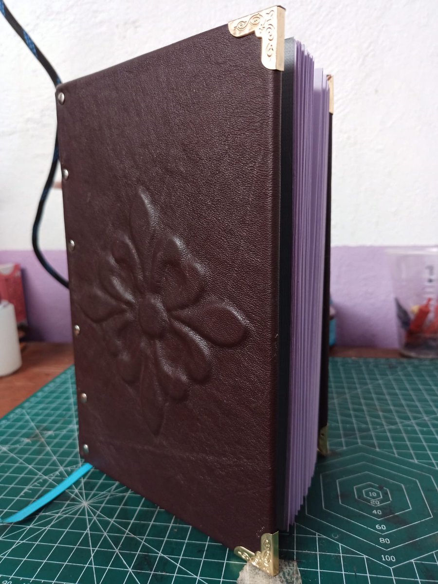 NormaGaMe68's tweet photo. Una libreta de piel,hecha por mi hijo!!!!! https://t.co/adQDn8gBsA