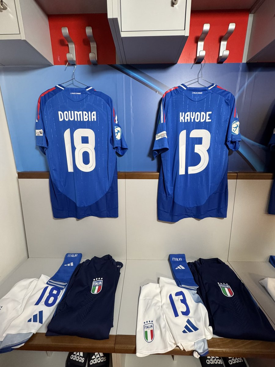 Azzurri's tweet image. 🔜 #SpagnaItalia 👊🏻 

Ore 21 in diretta su Rai 2 🇪🇸🇮🇹

#U21EURO
#Under21 #Azzurrini #VivoAzzurro