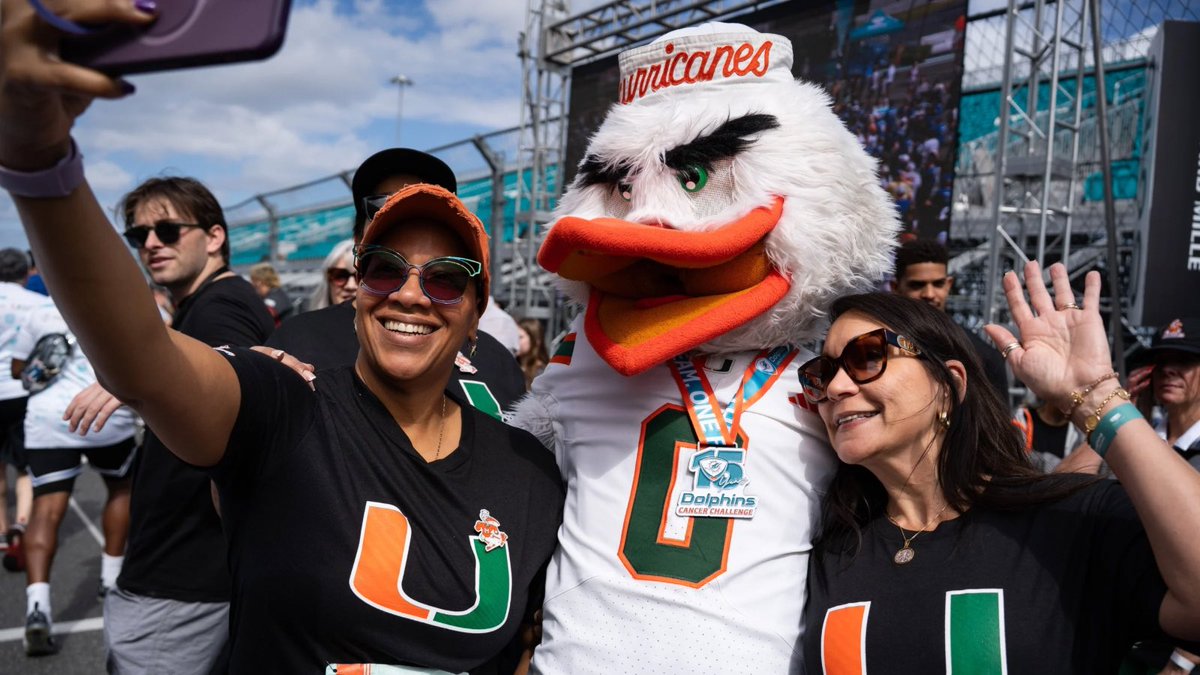 TackleCancer's tweet image. It’s not DCC Day without TD & @UM_Sebastian bringing the energy🐬🧡
Big shoutout to our hype squad on #NationalMascotDay