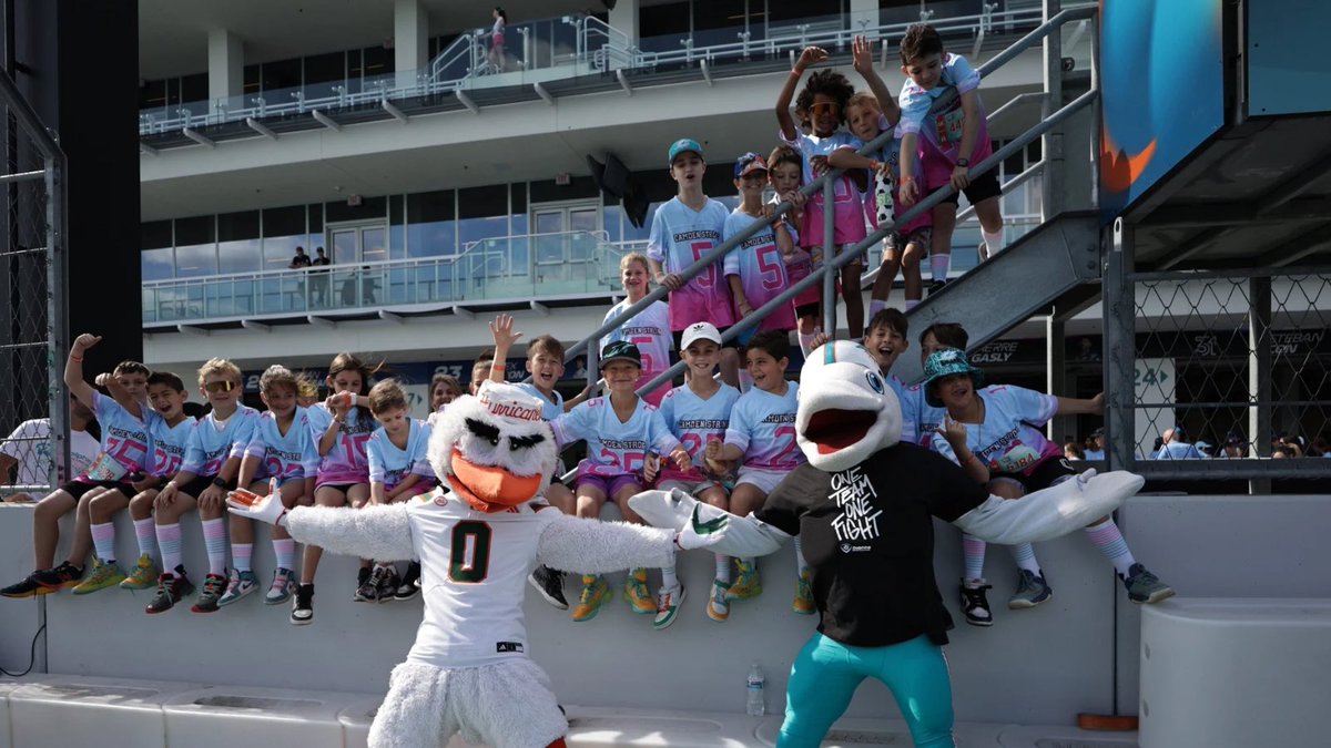 TackleCancer's tweet image. It’s not DCC Day without TD & @UM_Sebastian bringing the energy🐬🧡
Big shoutout to our hype squad on #NationalMascotDay