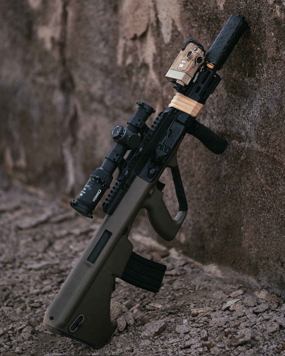 Waiting for the lights to go off.

#steyrarms #steyrAUG #aug #steiner #suppressor #aug #blaster