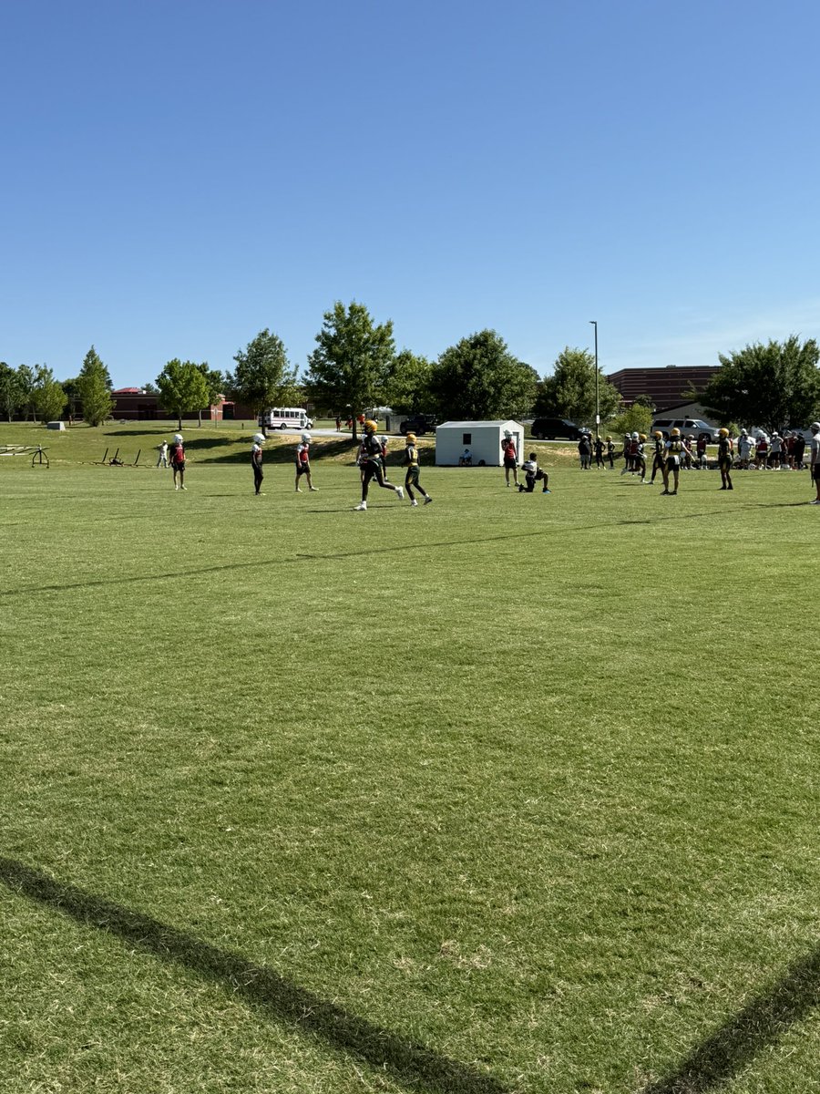 BSNSPORTS_SC's tweet image. Another great Tuesday in Clinton. @clinton_devil hosts a great 7v7 and OL/DL competition. Broome Laurens Mid-Carolina Carolina Ninety Six Batesburg-Leesville competing today.