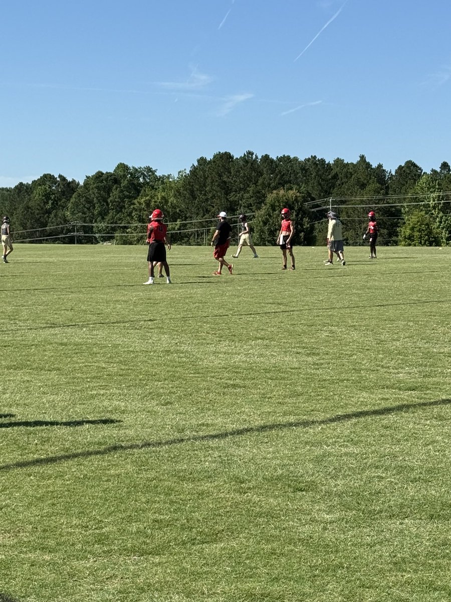 BSNSPORTS_SC's tweet image. Another great Tuesday in Clinton. @clinton_devil hosts a great 7v7 and OL/DL competition. Broome Laurens Mid-Carolina Carolina Ninety Six Batesburg-Leesville competing today.