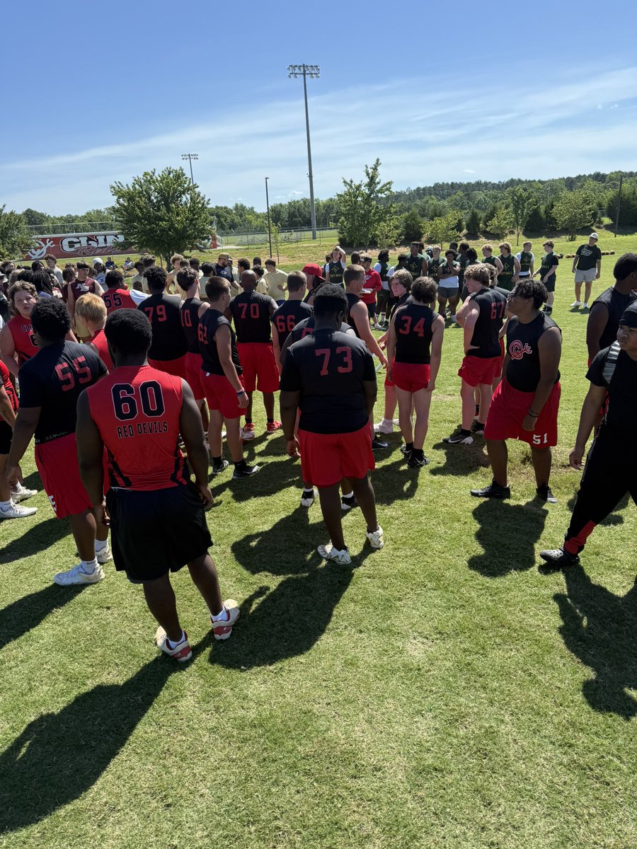 BSNSPORTS_SC's tweet image. Another great Tuesday in Clinton. @clinton_devil hosts a great 7v7 and OL/DL competition. Broome Laurens Mid-Carolina Carolina Ninety Six Batesburg-Leesville competing today.