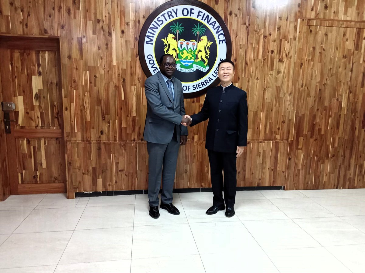 On 10 June 2025, Mr. Wang Peng, the new Chinese Commercial Counsellor, met with Finance Minister Mr. Sheku A. F. Bangura to enhance #BilateralCooperation. The Minister expressed gratitude for #China's support in #SierraLeone's development.  #EconomicGrowth mof.gov.sl/the-new-chines…
