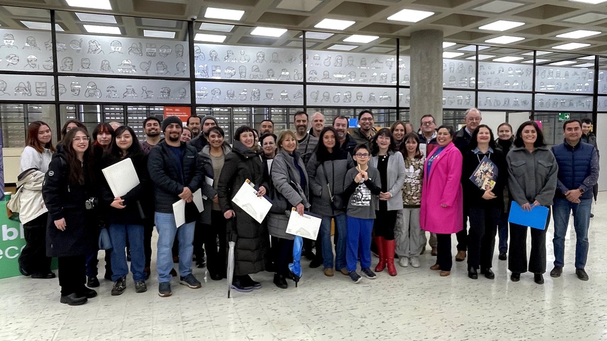 #Noticias. UdeC reúne a comunidad Alumni con visita a renovadas instalaciones de la Biblioteca Central📚.

Pese a la lluvia, las exalumnas y exalumnos conocieron el remozado cuarto piso, donde destacan la comiteca y musiteca💿.

+ info 👉tinyurl.com/232gaksx