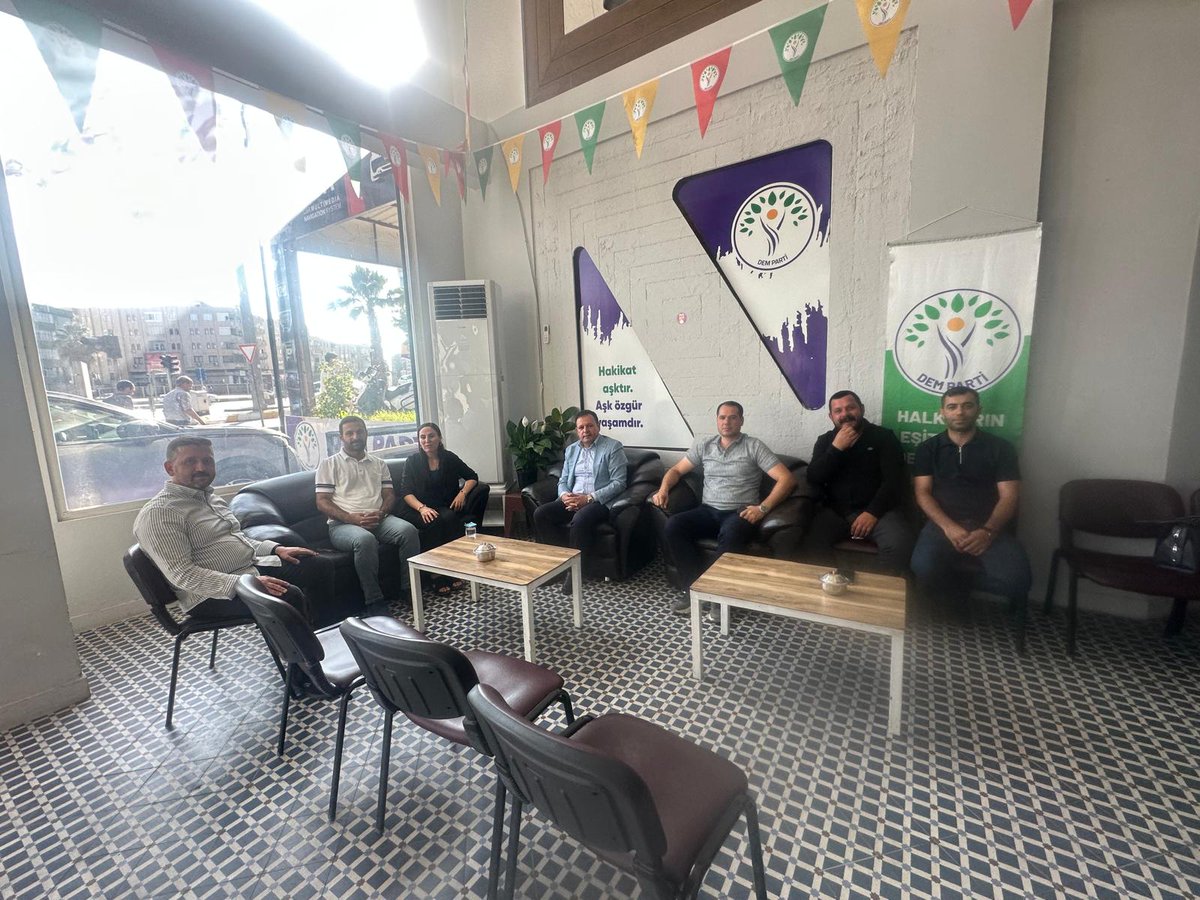 ŞUTSO'dan DEM Parti Şanlıurfa İl Başkanlığı

Şanlıurfa Ticaret ve Sanayi Odası (ŞUTSO) Yönetim Kurulu Başkanımız Sayın Mehmet Yetim, Yönetim Kurulu Üyemiz Sayın Ahmet Önkol ve Meclis Üyelerimiz ile birlikte Halkların Eşitlik ve Demokrasi Partisi (DEM) Şanlıurfa İl Eş Başkanları