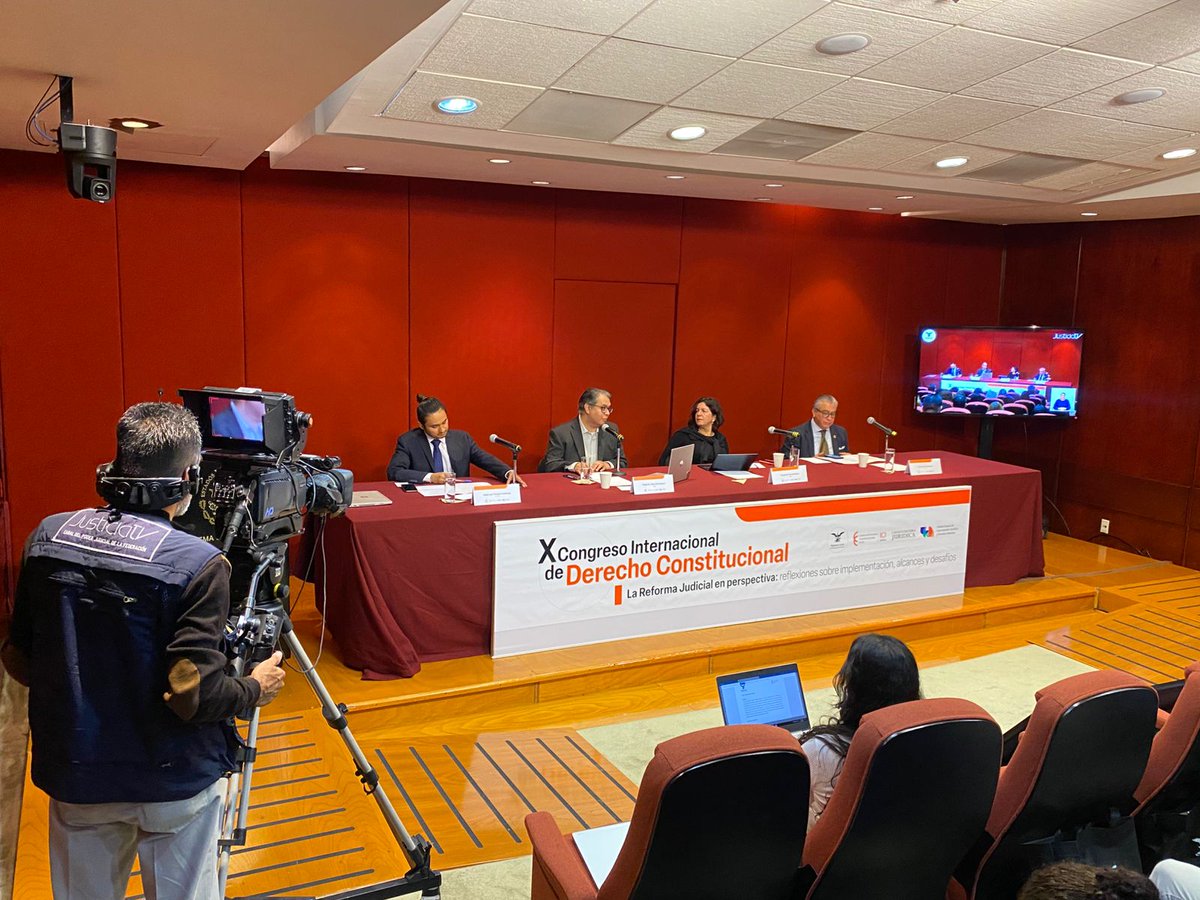 🔶 Panel | Elecciones Judiciales

🗣️ 
Francisca Pou, <a href="/IIJUNAM/">Instituto de Investigaciones Jurídicas, UNAM</a>
Alejandro Díaz (<a href="/alejdiazd/">Alejandro Díaz Domínguez</a>), <a href="/TecdeMonterrey/">Tecnológico de Monterrey</a>
Imer Flores (<a href="/imerbflores/">Imer B Flores</a>), <a href="/IIJUNAM/">Instituto de Investigaciones Jurídicas, UNAM</a>

#EnVivo 🔴 youtube.com/live/YDdiW3PO6…