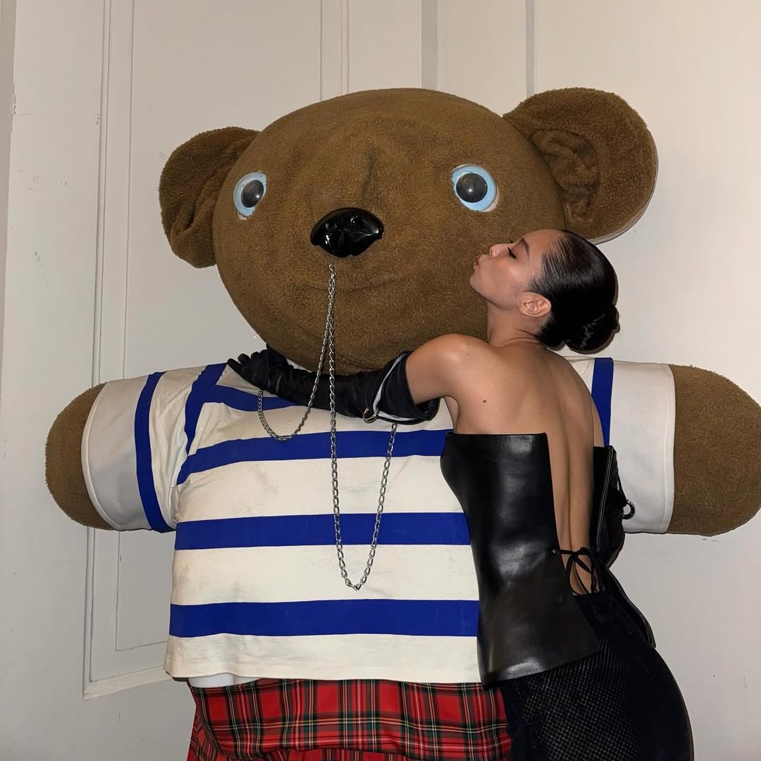 When I say I want a man who gives good bear hugs 🤭💞

Listen to #JENNIE: ihr.fm/JENNIEX