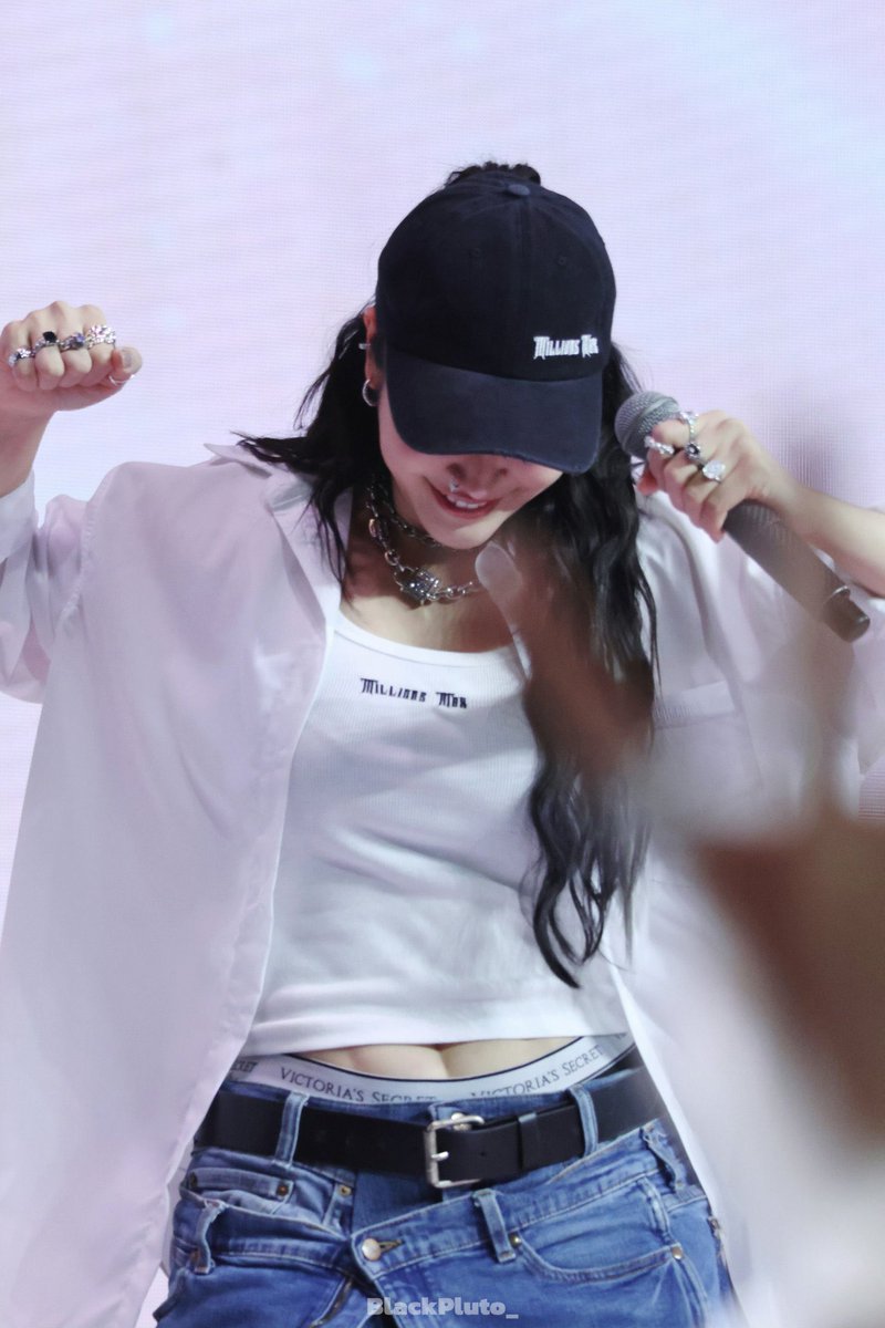 Kim 👻 tweet media