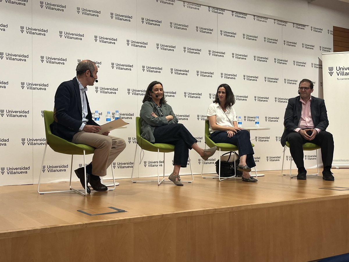Mesa redonda en <a href="/Univ_Villanueva/">Universidad Villanueva</a> hablando de "Pantallas en Primaria:¿Retroceso o reinvención?Un debate sobre neurodesarrollo, didáctica y alfabetización en la era digital"con José María Torralba, María Zabala,María Laorden,Antonio Milán
<a href="/JoseMTorralba/">José María Torralba</a> <a href="/iWomanish/">María Zabala</a> <a href="/AntonioMilanF/">Antonio Milán</a>