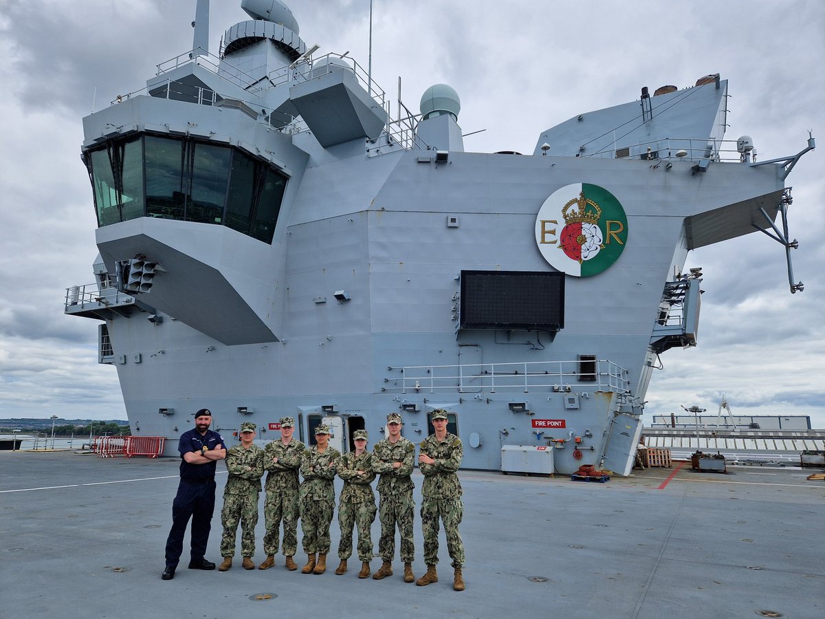 HMSQNLZ's tweet image. Terrific to host six US Navy Midshipmen from @NavalAcademy, Annapolis.
They were visiting us as part of a wider acquaint with the @RoyalNavy, where they have been learning more about how we train our future leaders and how the Royal Navy and US Navy work together.