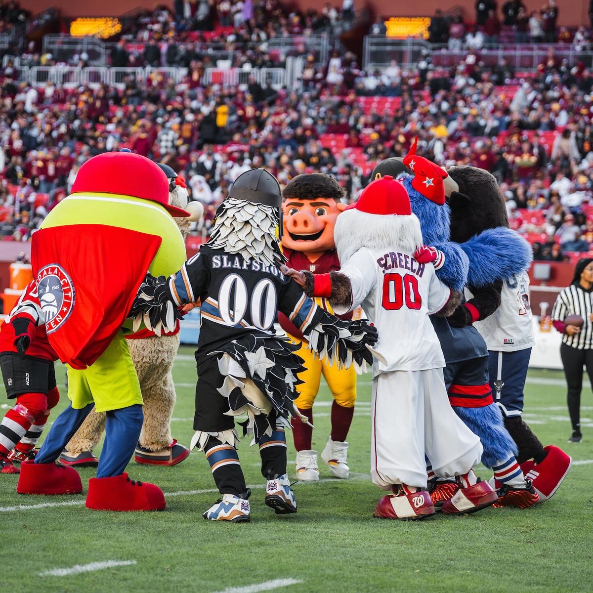 MajorTuddy's tweet image. i ❤️ my crazy friends. #NationalMascotDay