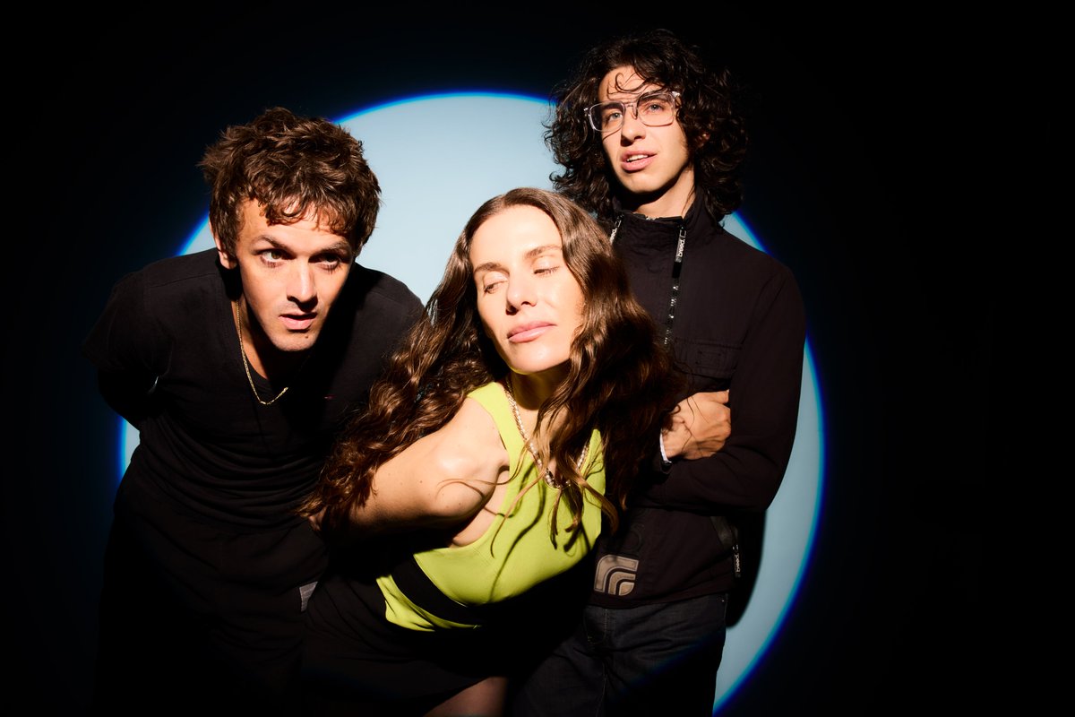 Happy Tuesday, their back: bar italia debut new single/video “Cowbella,” out today via Matador Records northerntransmissions.com/bar-italia-deb… #baritalia #NewMusic