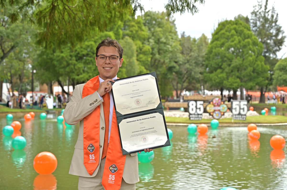 elsoldepuebla1's tweet photo. La @udlap, institución que este año celebra 85 años de su fundación, llevó a cabo su 81 Ceremonia de Graduación, en la que estudiantes recibieron el grado académico que acredita la conclusión satisfactoria de sus estudios de licenciatura o posgrado.
https://t.co/UYGI3ugc3Y https://t.co/lVioNrkV4v