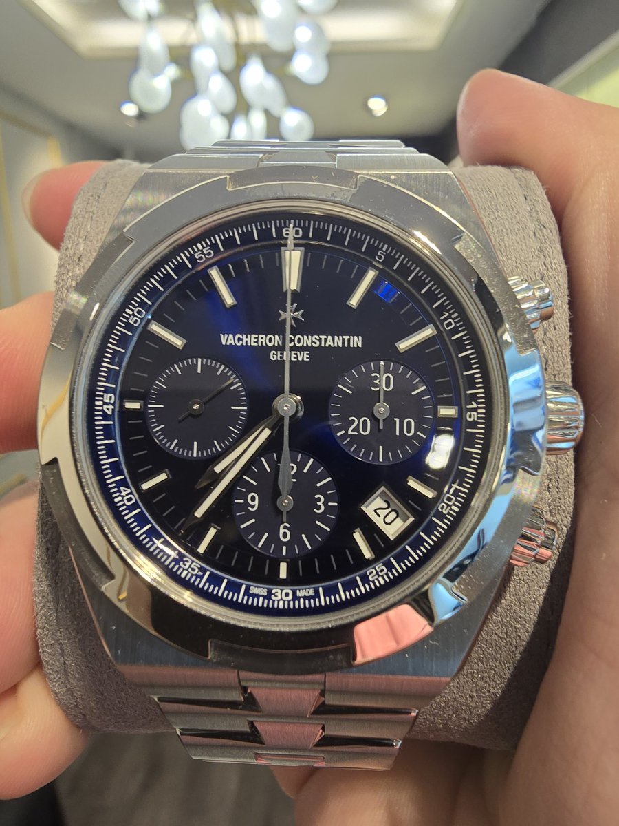 ✅Brand New
✅Model: Vacheron Constantin Overseas Chronograph 5520V
✅Year: 2025
✅Dial: Blue
✅Case Diameter: 42.5mm
✅Case Material: Steel
✅Bracelet: Steel
✅Full set

$34500
Free shipping