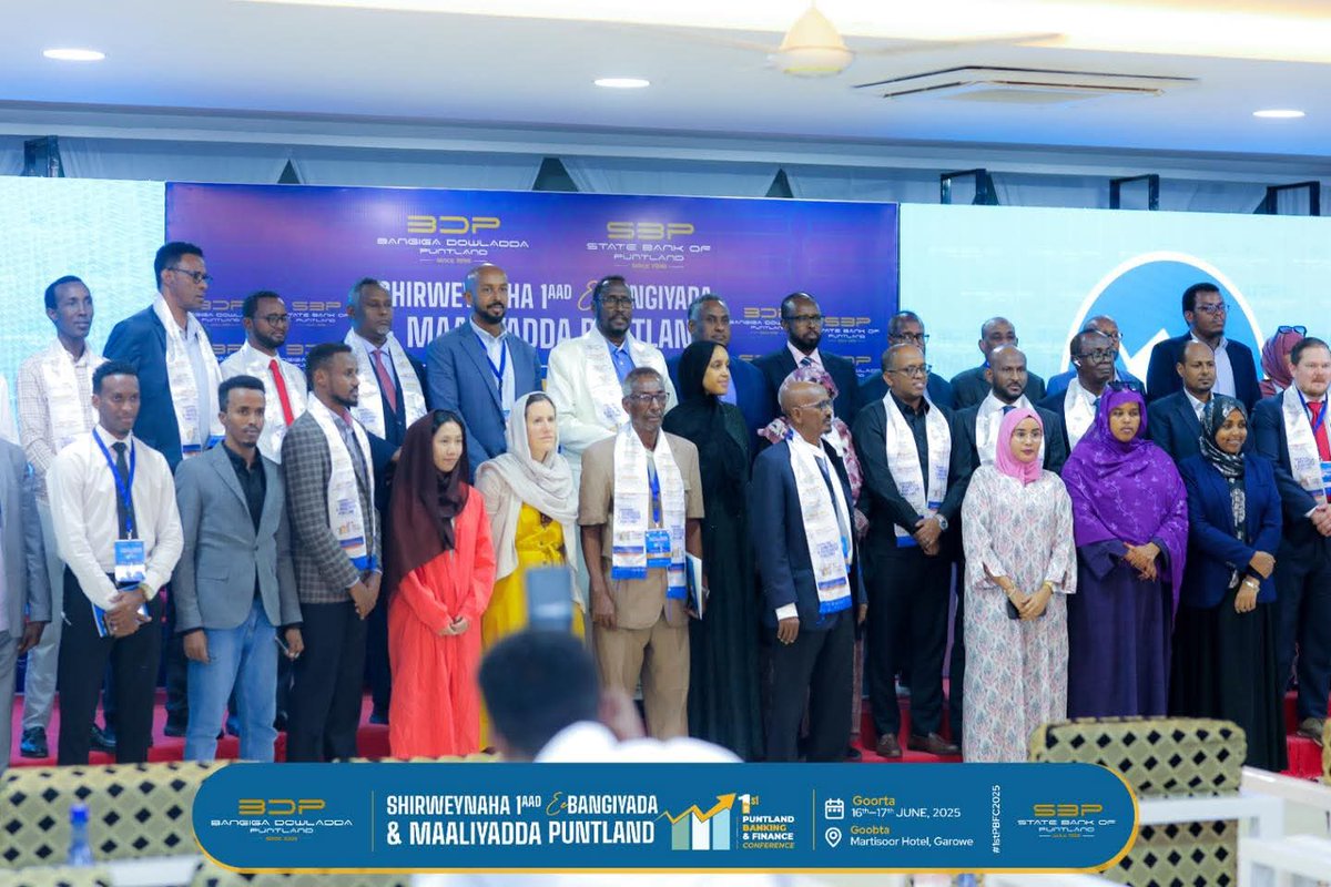Shirweynaha 1aad ee Bangiyada iyo Maaliyadda Puntland oo socday 16-17 June 2025 ayaa si rasmi ah loogu soo xiray hotel Martisoor, Garoowe. Waxaa soo xiray Agaasimaha Bangiga Dowladda Puntland Mudane Khadar Ugaas Cabdi

#1stPuntlandBankingAndFinanceConference
#Bangiyada #Maaliyad