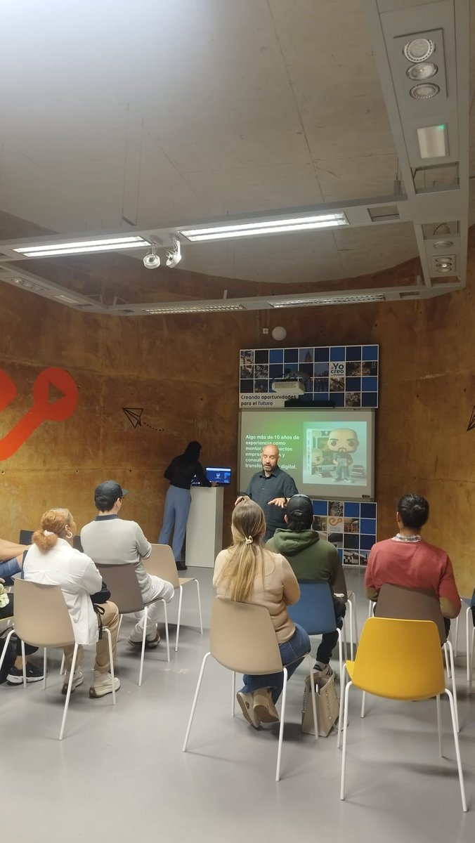 ✨ Esta mañana recibimos la visita de nuestro socio GRUPO ATU con su programa de formación Agentes del Cambio, quienes vinieron a conocer el espacio de coworking Talud de la Ería y el programa Oviedo Emprende.