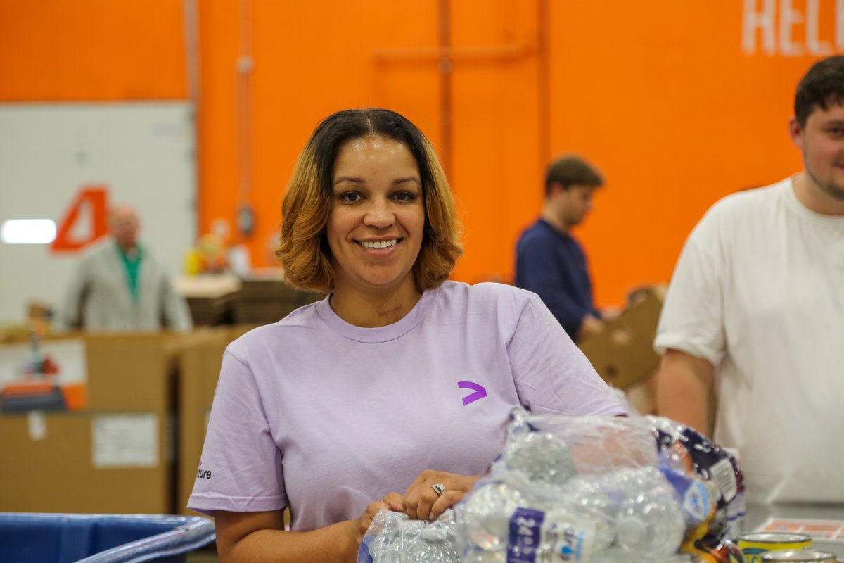 ACFB's tweet image. We are thankful for our friends at @Accenture. Through their year-round volunteerism, employee giving, and direct support, they have helped us provide over 45,000 meals for our neighbors in crisis.
Thank you for lending a helping hand. 🧡