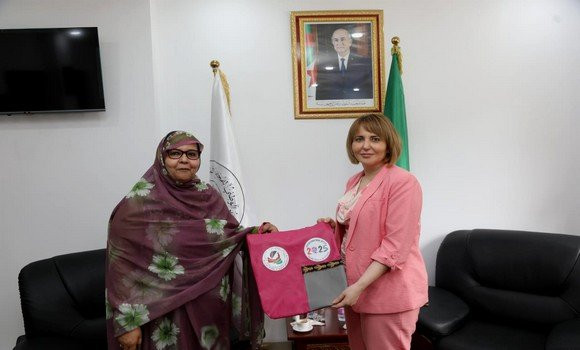 Algerie_aps's tweet photo. La présidente de l' #ONSC 🇩🇿 reçoit la Secrétaire générale de l'Union nationale des femmes sahraouies 🇪🇭
🔗 https://t.co/d4sIBhBqfI https://t.co/6VTJ8j7pLZ