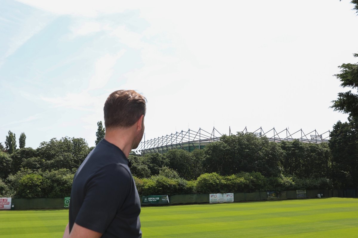 Argyle's tweet image. 👀 "What's that over there? It looks beautiful..."