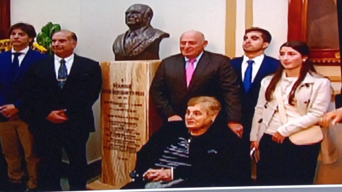 Hoy fue inaugurado el busto del Valm(r) Luis Giampietri Rojas, ex Vice Presidente, Congresita, pieza fundamental en el rescate de rehenes “Operación Chavin de Huantar”, Héroe de la democracia, orgullo para el Perú y por supuesto para nuestra familia
#despiertaperudespierta