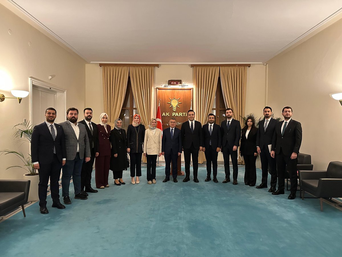 TBMM AK Parti Grup Başkanımız Sayın <a href="/avabdullahguler/">Abdullah Güler</a> Beyefendi’yi ziyaret ettik.

Gençlerimiz için yapacağımız çalışmalar üzerine verimli bir sohbet gerçekleştirdik. 

Kıymetli Başkanımıza nazik kabulleri ve misafirperverlikleri için teşekkür ediyorum.