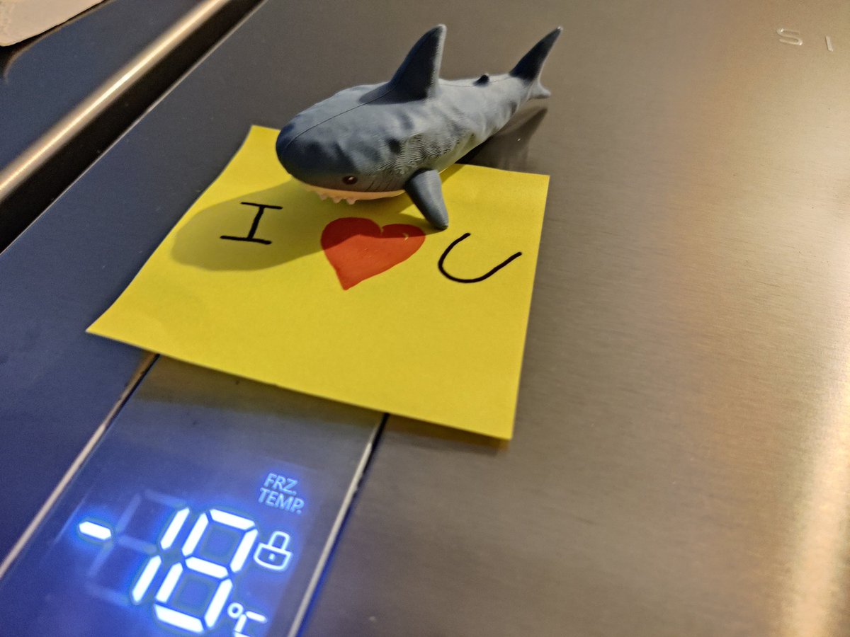 PicoProd3D's tweet image. Hello little shorks

My new creature is over 🦈 ! My HD version of th #Blahaj 
A little boy for magnet all your love 💕 and a big boy version for the fun of details 🔍

3D files available on my @Cults3D !
cults3d.com/fr/modèle-3d/m…

#decoration #3DPrintingModels #3DSculpt #3dprint